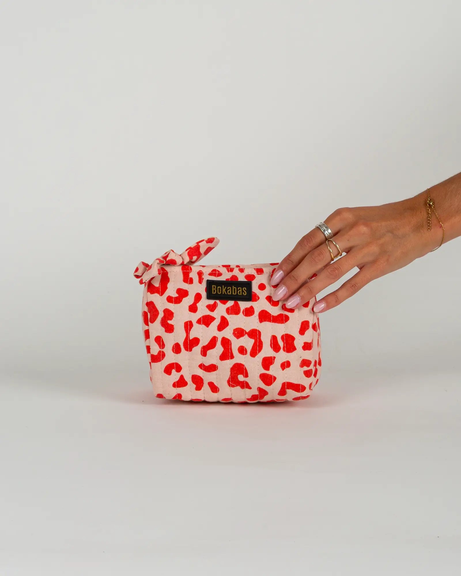 Trousse de toilette matelassée en coton Bokabas, imprimé Valentine léopard rouge et rose, vue de face