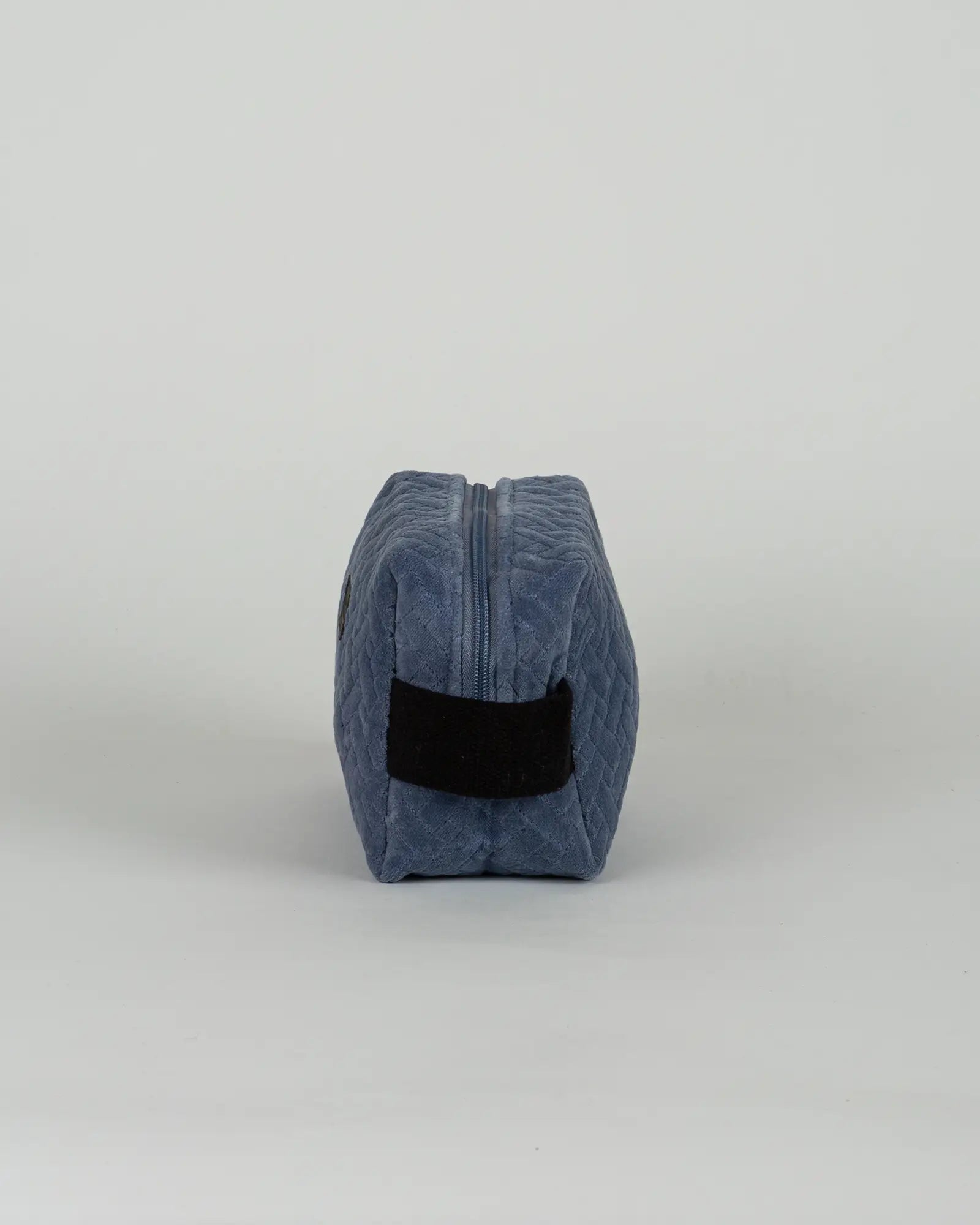 Trousse de toilette en velours côtelé Bokabas, bleu ciel, vue de profil
