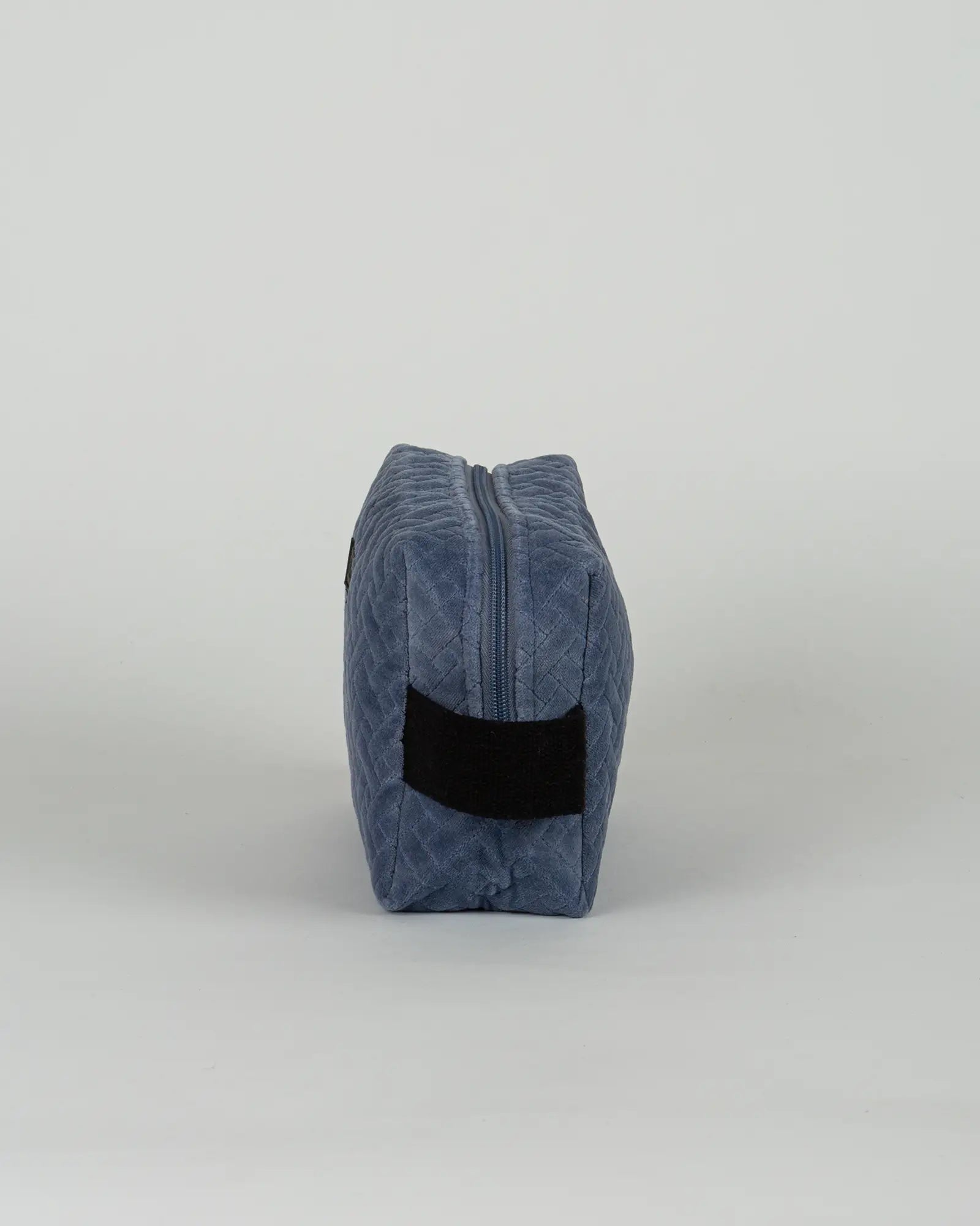 Trousse de toilette en velours côtelé Bokabas, bleu ciel, vue de profil