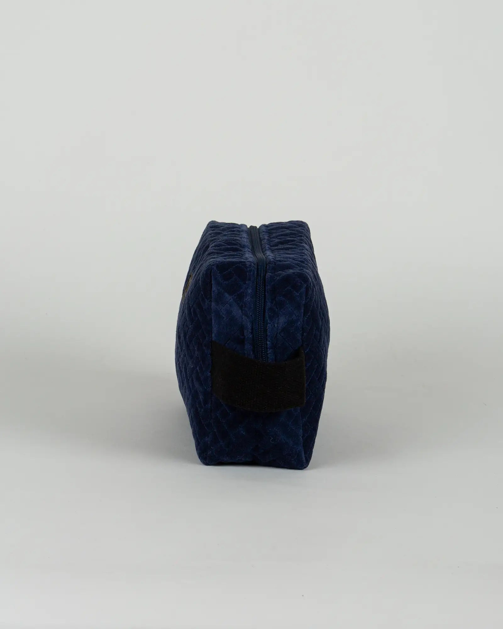 Trousse de toilette en velours côtelé Bokabas, bleu marine, vue de profil