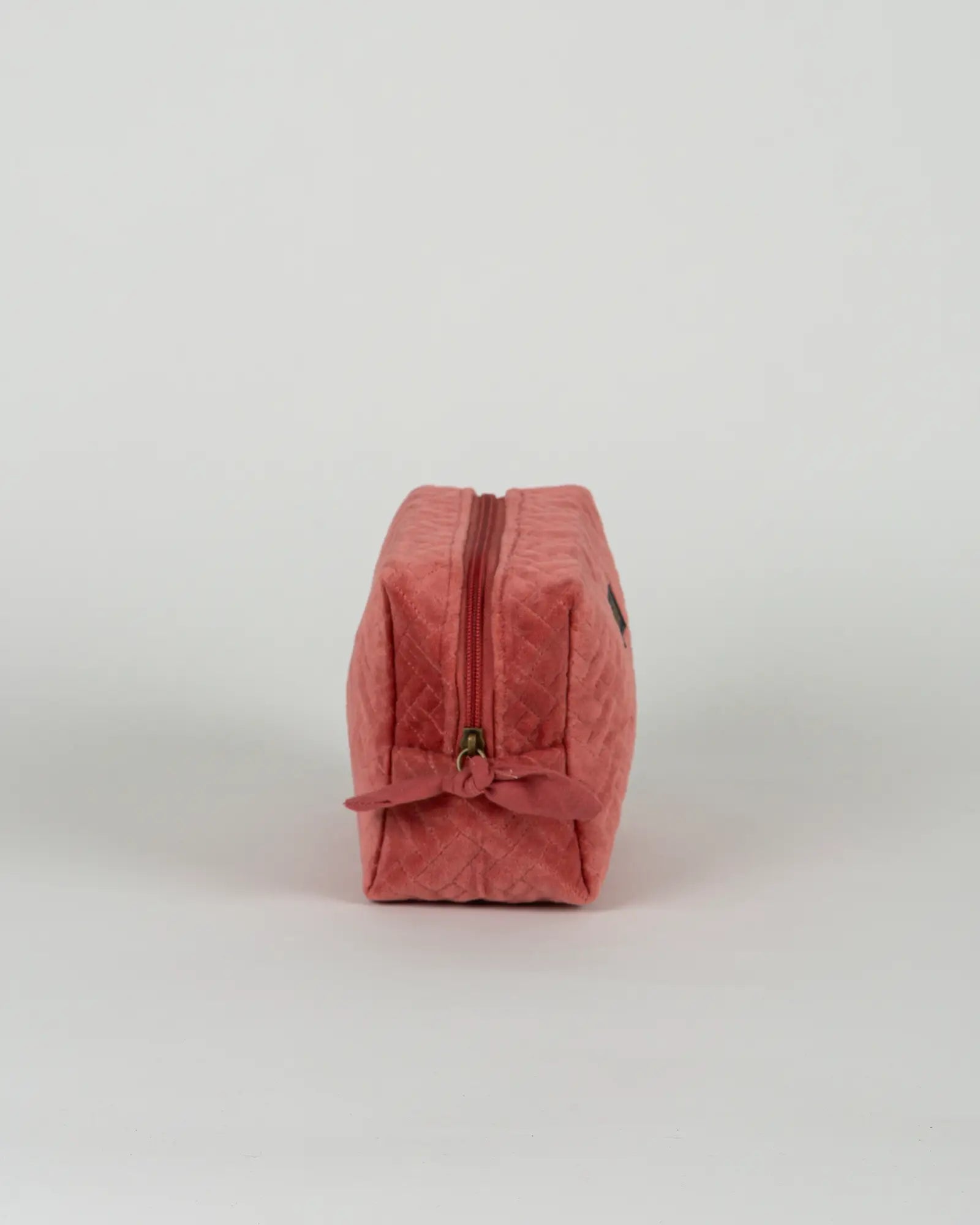 Trousse de toilette en velours côtelé Bokabas, rose framboise, vue de profil