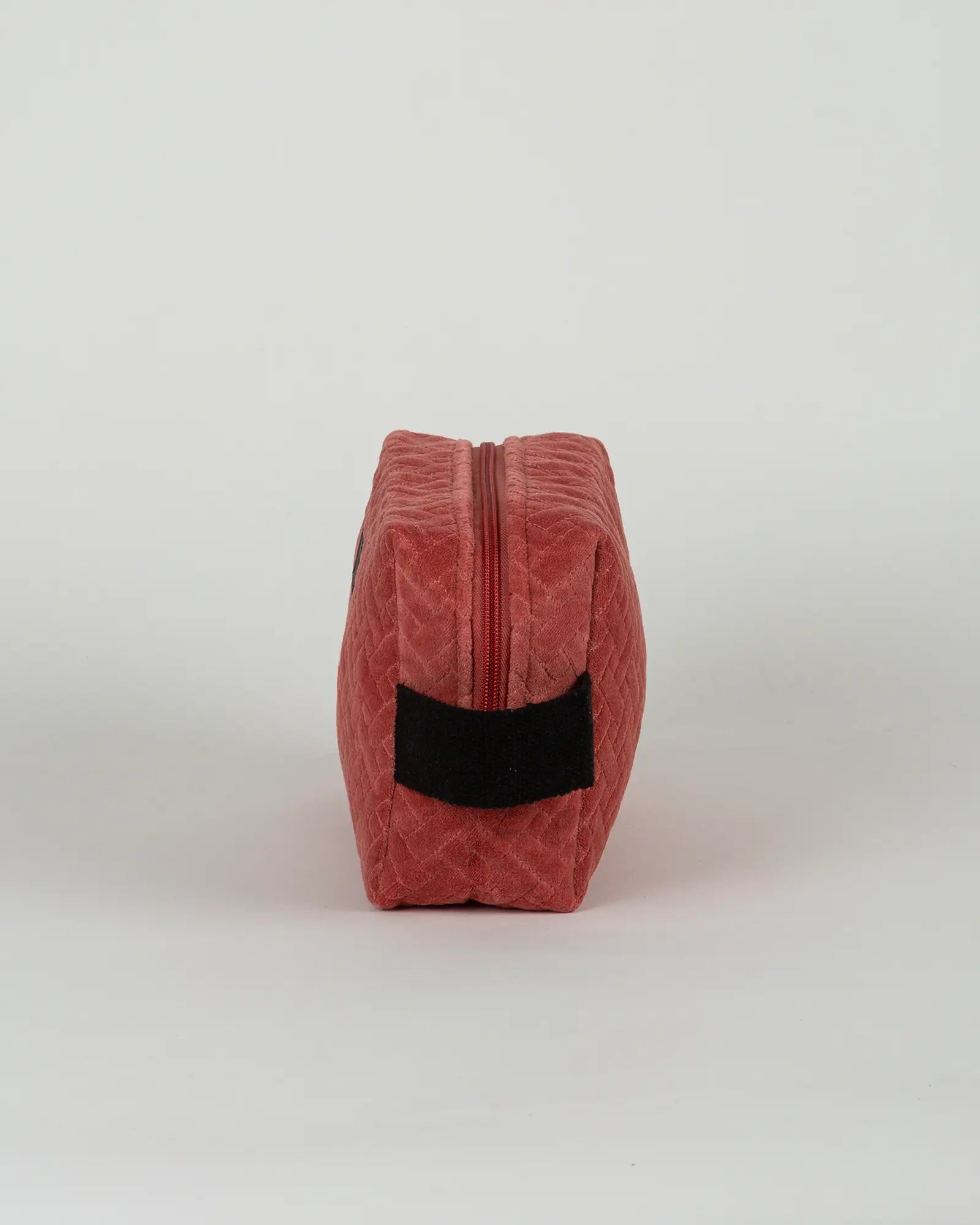 Trousse de toilette en velours côtelé Bokabas, rose framboise, vue de profil