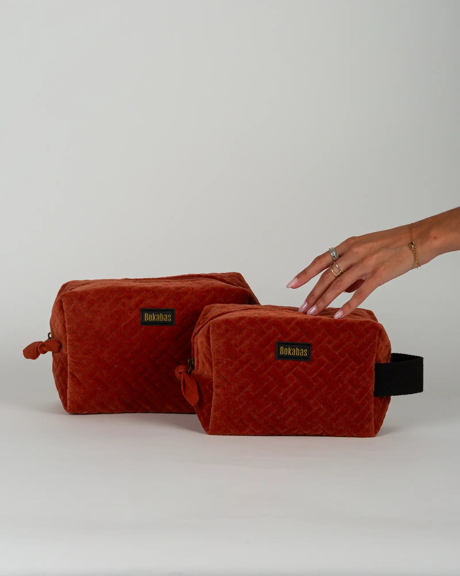 Trousse de toilette en velours côtelé Bokabas, terracotta, vue de face