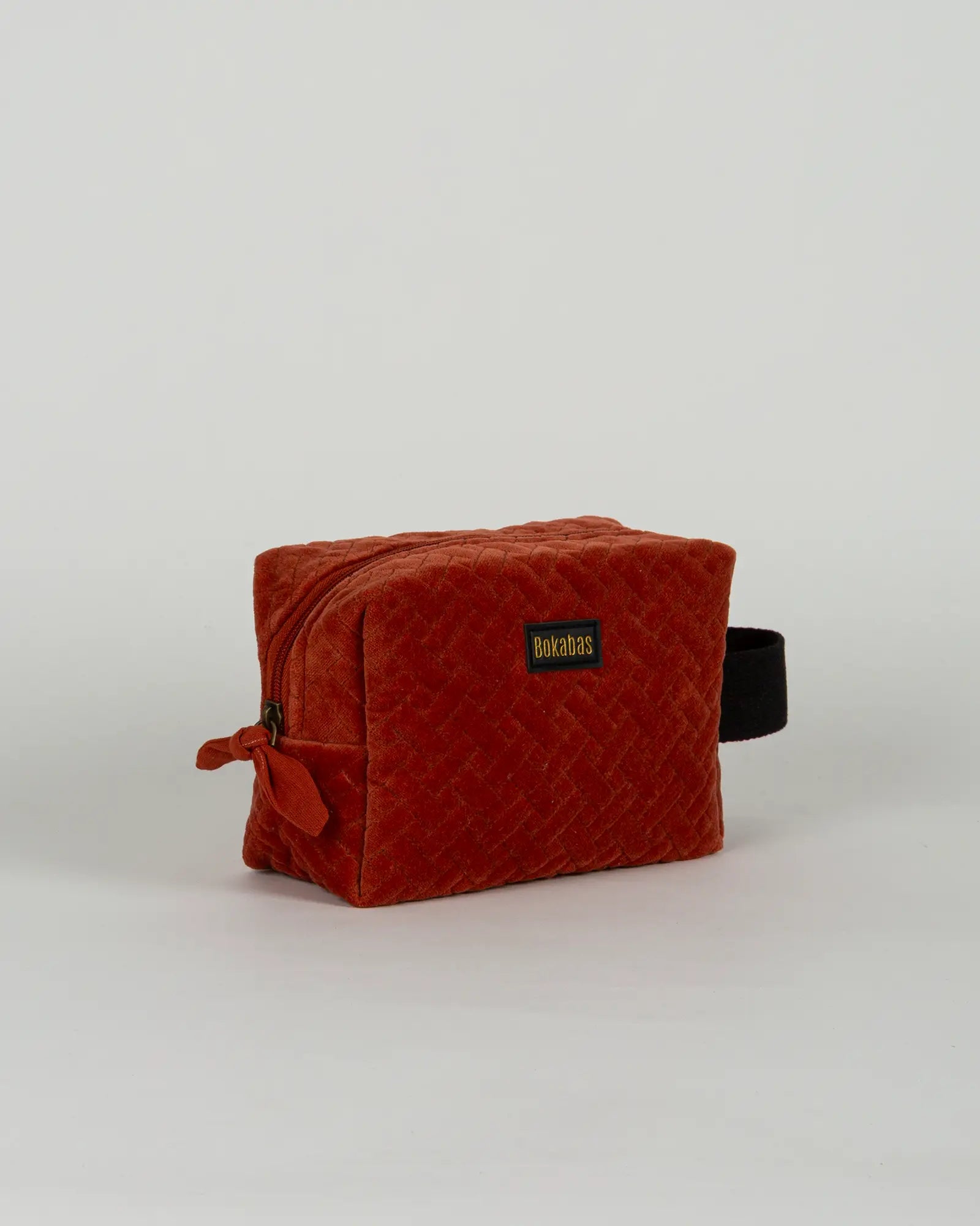 Trousse de toilette en velours côtelé Bokabas, terracotta, vue de trois-quarts