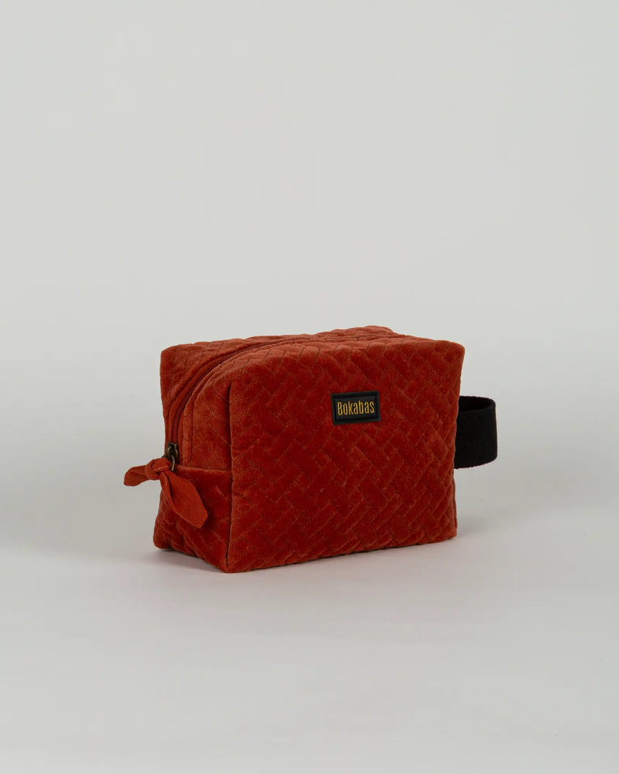 Trousse de toilette en velours côtelé Bokabas, terracotta, vue de trois-quarts