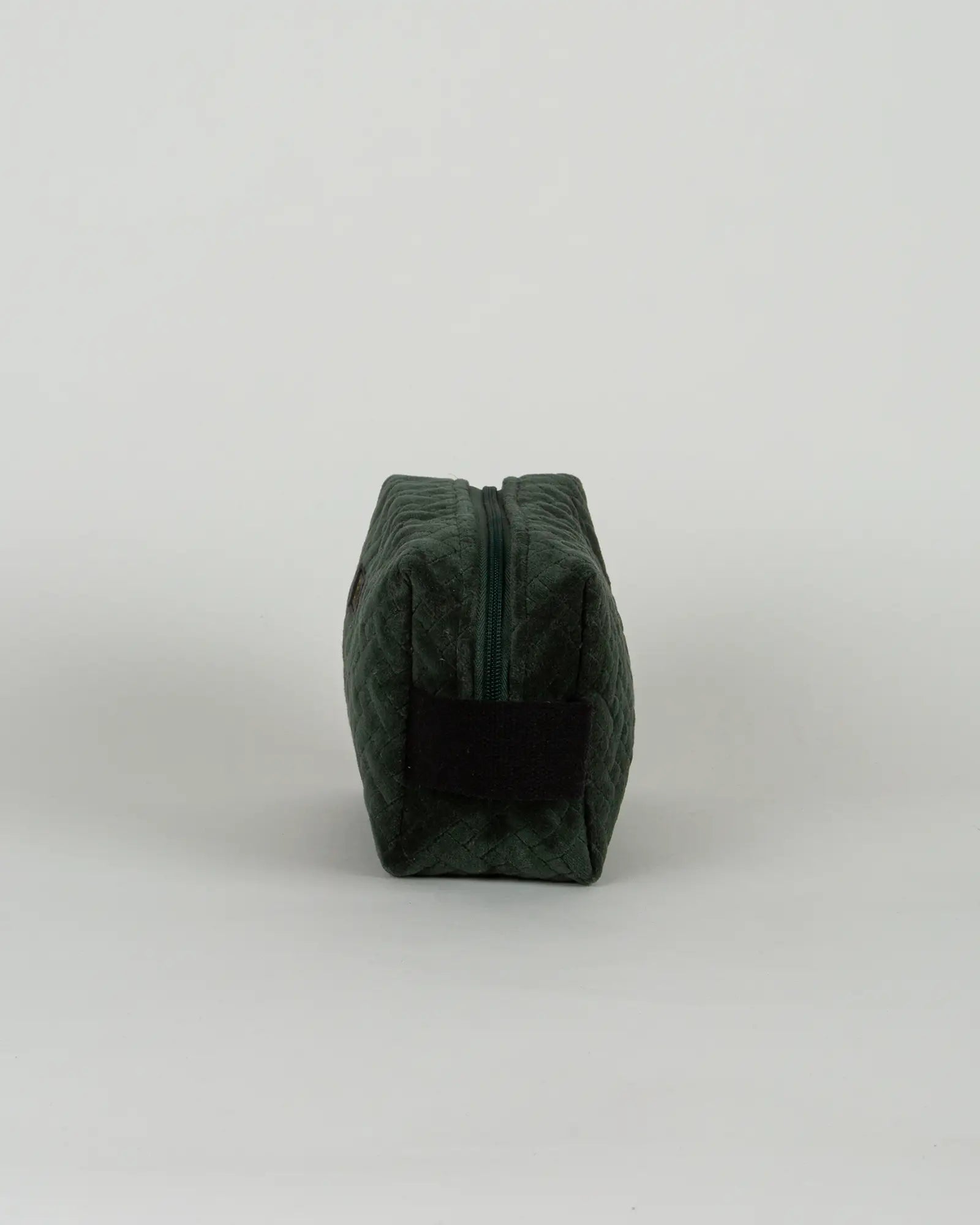 Trousse de toilette en velours côtelé Bokabas, vert kaki, vue de profil
