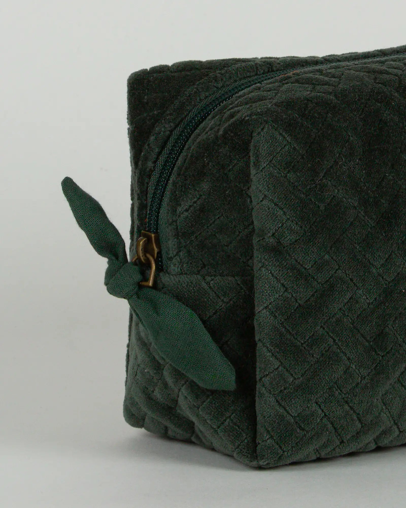 Trousse de toilette en velours côtelé Bokabas, vert kaki, zoom sur la matière