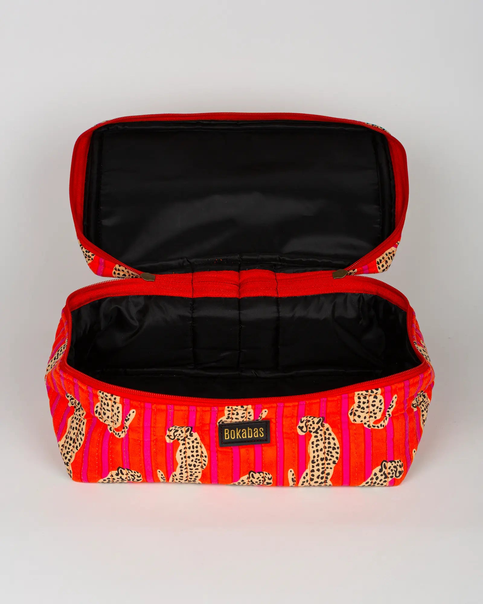 Trousse vanity maquillage matelassée Bokabas, imprimé Guépard rayé orange et rose, vue de l'intérieur