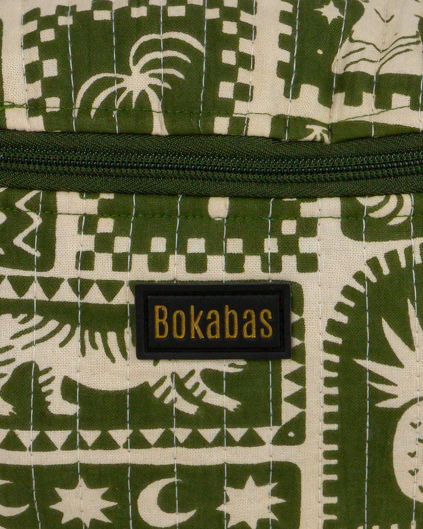 Trousse vanity maquillage matelassée Bokabas, imprimé Art vert kaki et beige, zoom sur la matière
