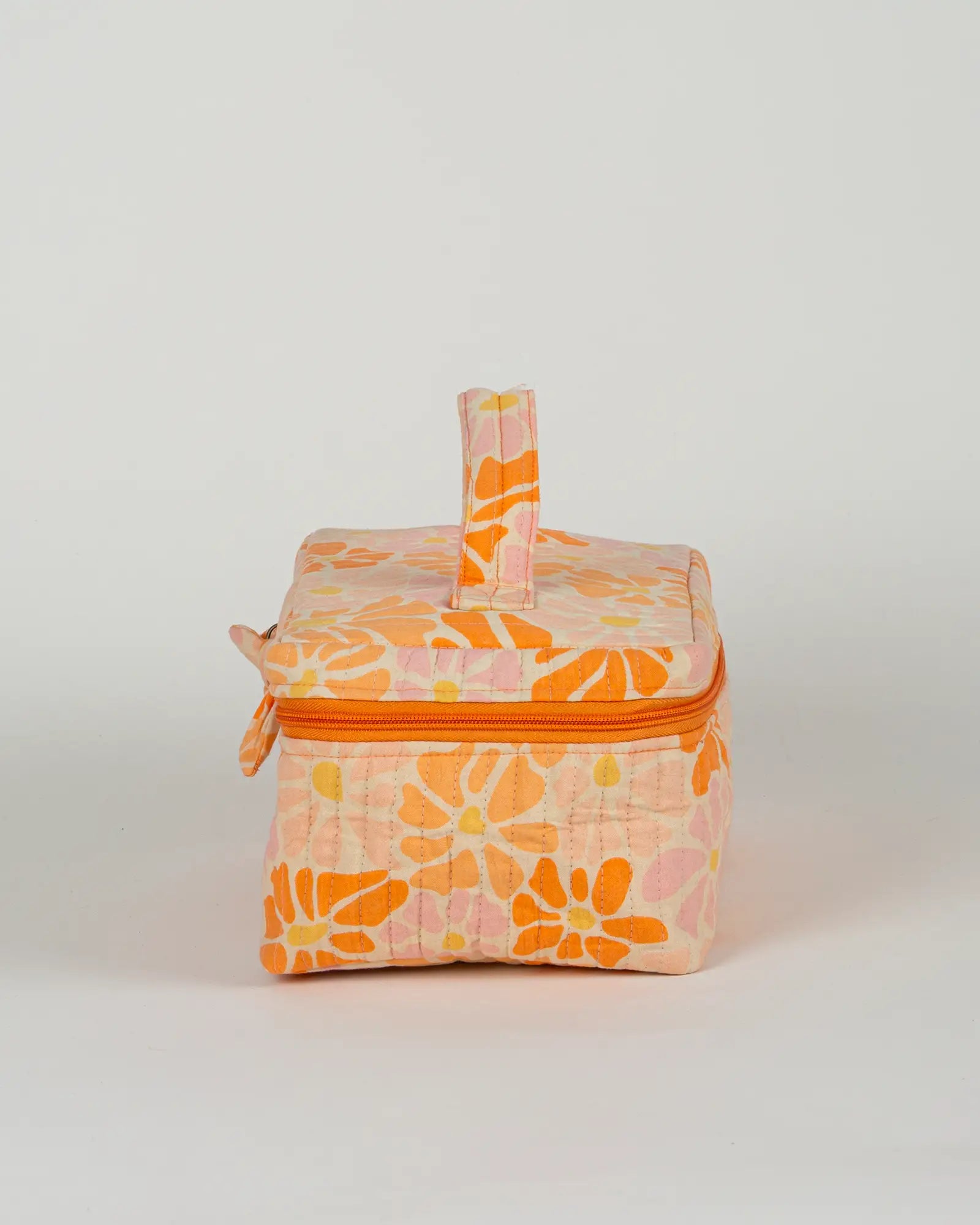 Trousse vanity maquillage matelassée Bokabas, imprimé Peachy fleuri orange, vue de profil