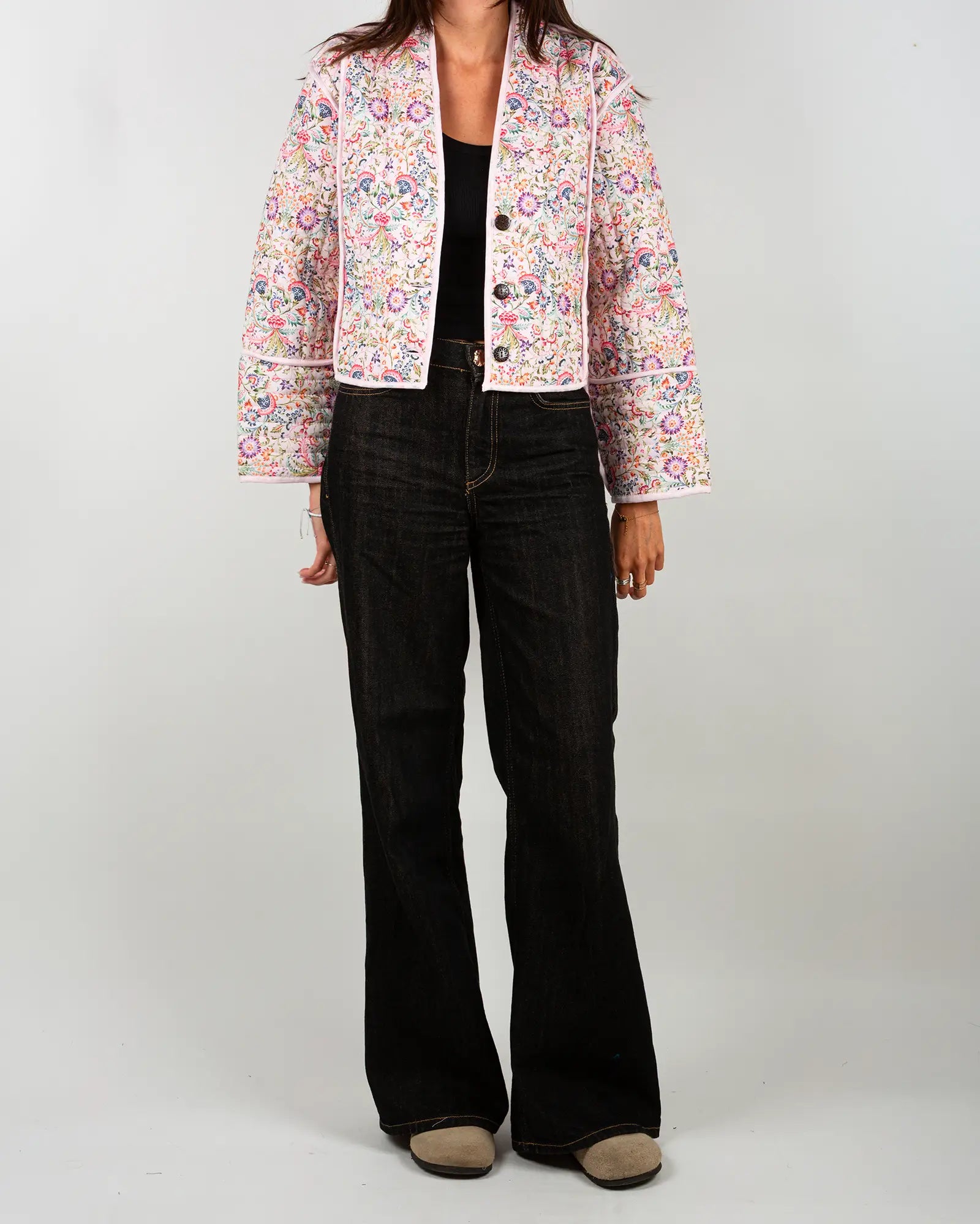 Veste kimono matelassée Bokabas, imprimé Febre blanc et rose fleuri, vue de face