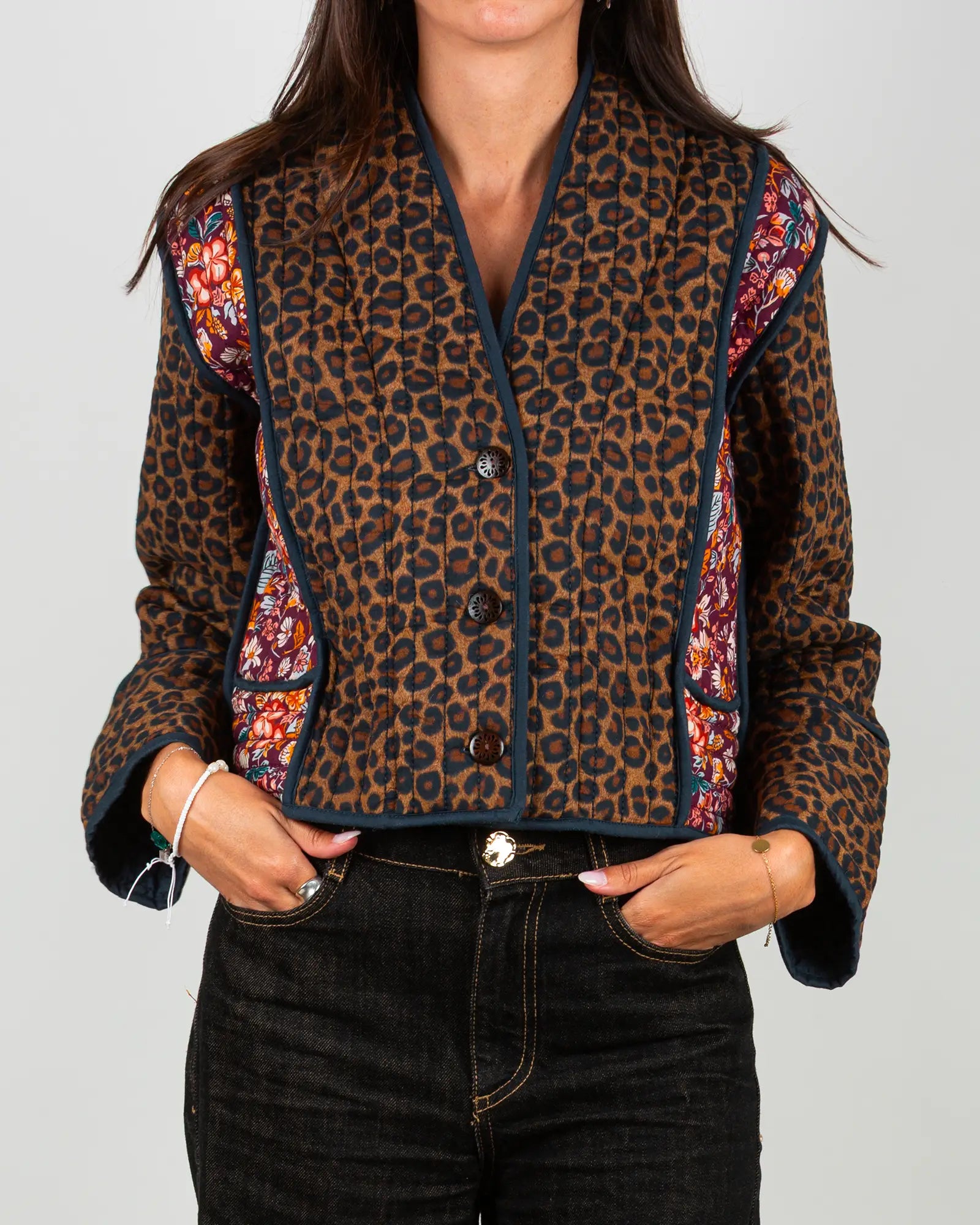 Veste kimono matelassée Bokabas, imprimé Léopard Morris, léopard et fleuri, vue de face