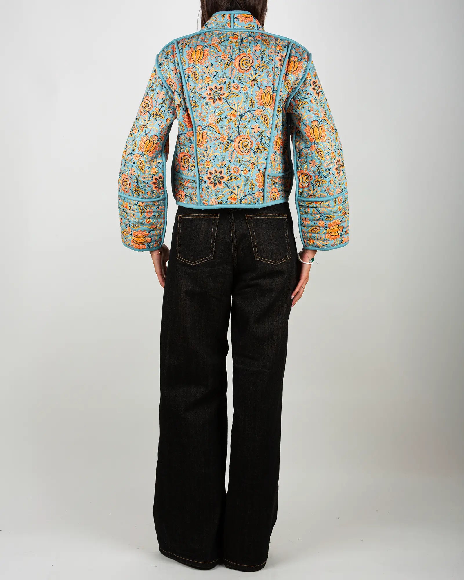 Veste kimono matelassée Bokabas, imprimé Lolem bleu et rose fleuri, vue de dos