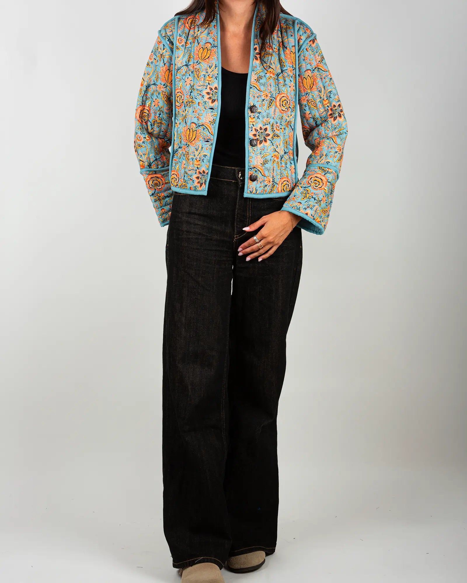 Veste kimono matelassée Bokabas, imprimé Lolem bleu et rose fleuri, vue de face