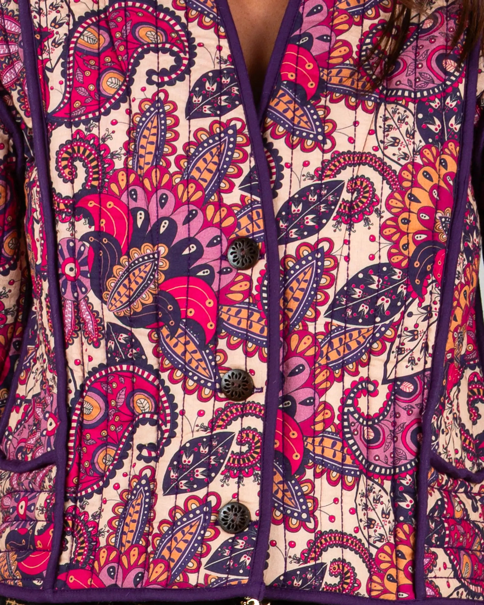 Veste kimono matelassée Bokabas, imprimé Pow rose et beige, zoom sur la matière