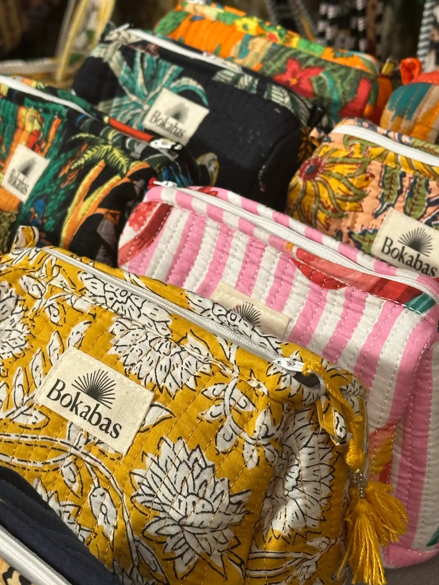 Trousse de toilette matelassée Bokabas imprimé orange détail
