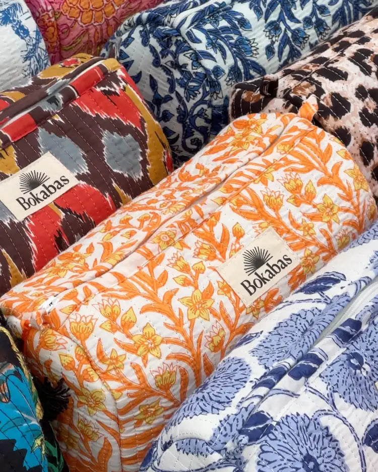 Collection de trousses matelassées Bokabas aux imprimés colorés
